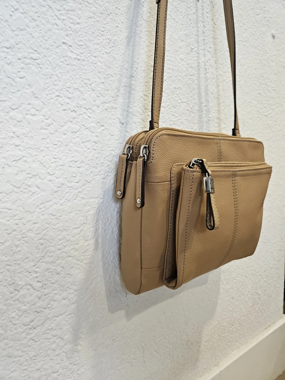 Vintage Tignanello Pebbled Leather Multi-Compartment Organizer Crossbody Bag